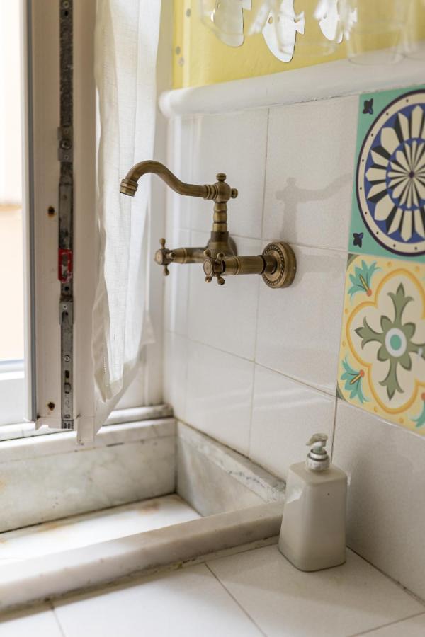 Apartment Noah Manarola